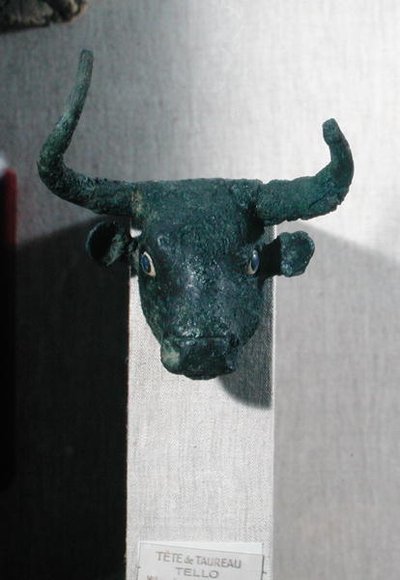 Testa di un toro, con iscrizione reale sumera, montatura per un mobile o per un